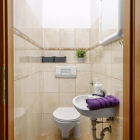 Im Erdgeschoss Apartment